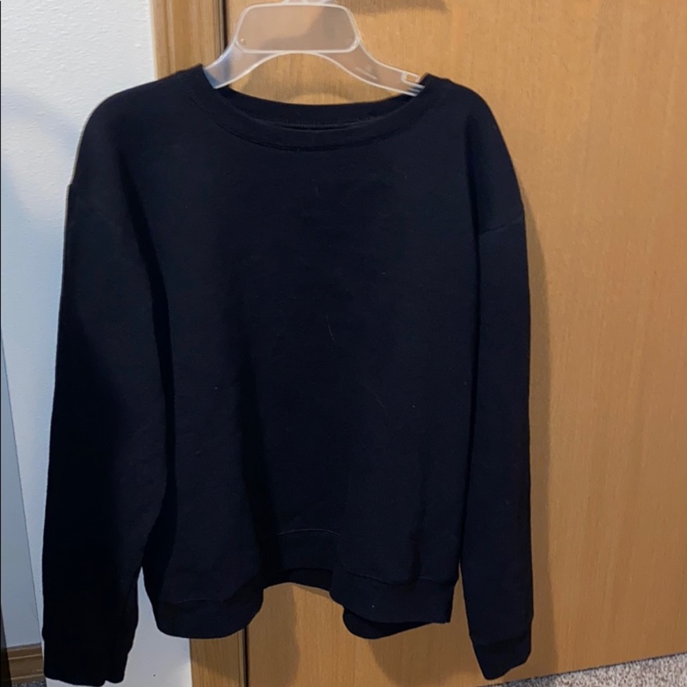 Black crew neck sweatshirt